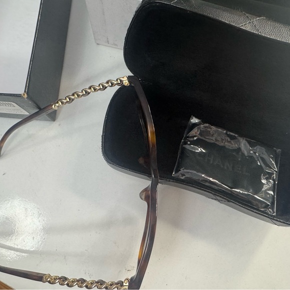 CHANEL Brown Tortoise Sunglasses main image 4